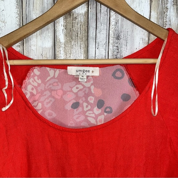 Umgee Red Animal & Floral Print Back Panel Linen Fringe Blouse - Picture 5 of 6